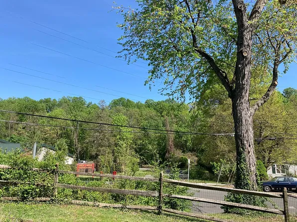 1930 Pimmit Dr, Falls Church, VA 22043