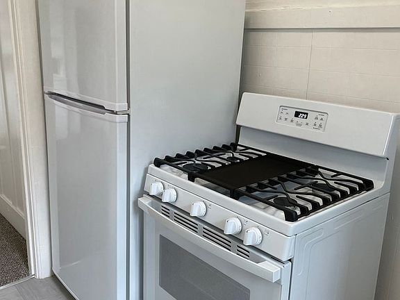 4th image of 1325 Lincoln Way APT 5