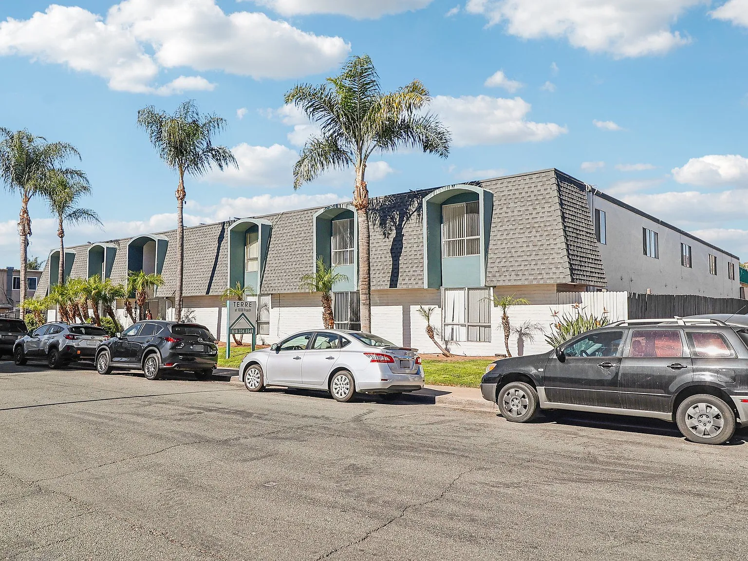 Terre at 1038 Peach — Photo 1