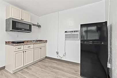 2nd image of 201 S Main St #4