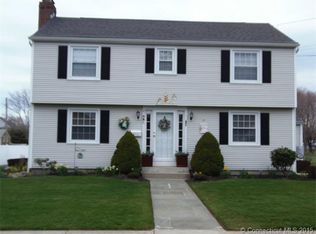 111 Grove St, Clinton, CT 06413