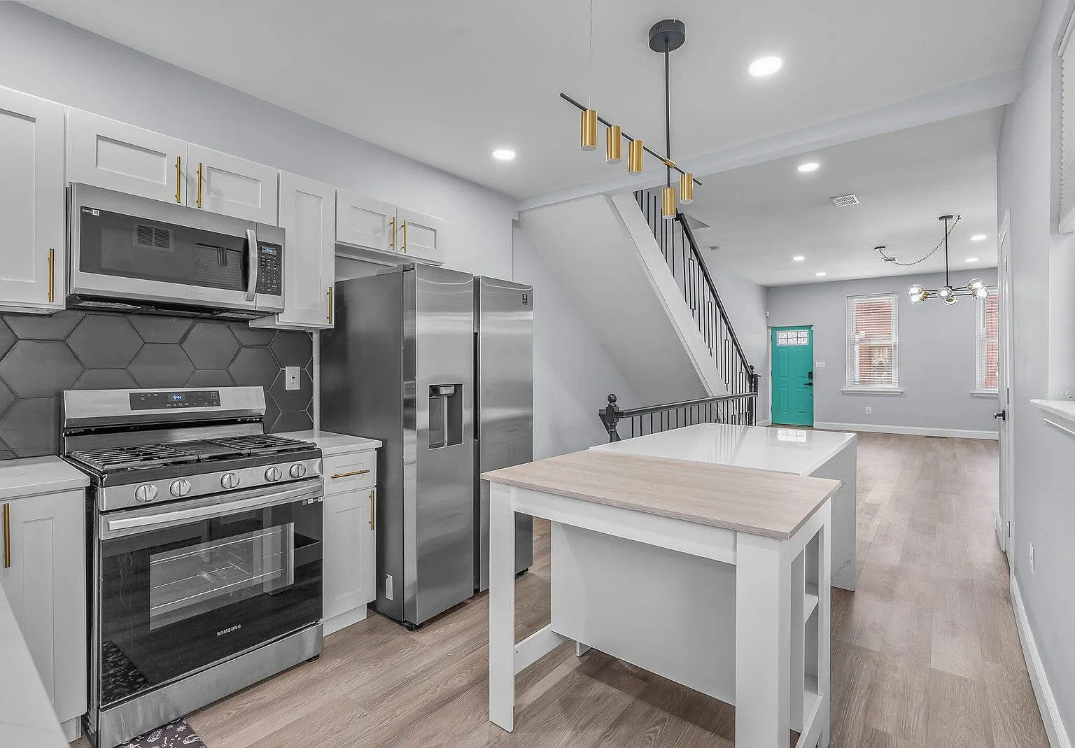3 bed, 2.5 bath, 1208 sqft, $2,450 — Photo 4