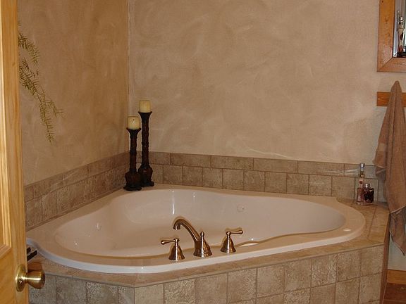 Master bath has tiled, jetted, soaking tub. 