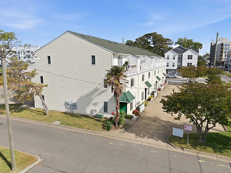 1720 Baltic Ave — Photo 33