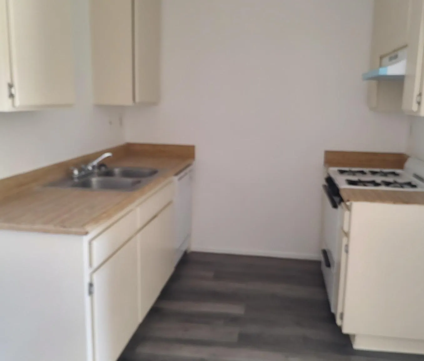 Broadway Apartments — Photo 2