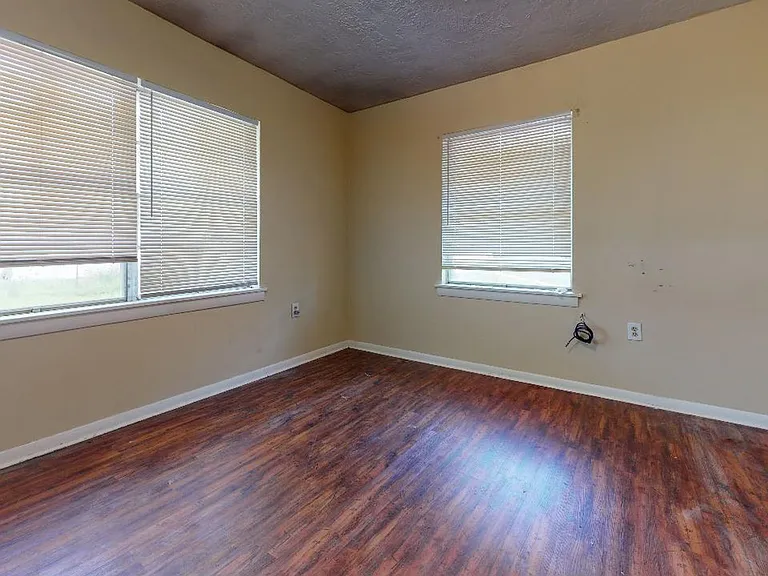 1105 Palasota Dr — Photo 8