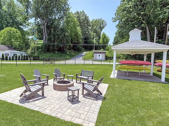 3rd image of 240 Plum Point Rd #1