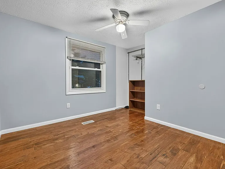 423 Doverwood Dr — Photo 13