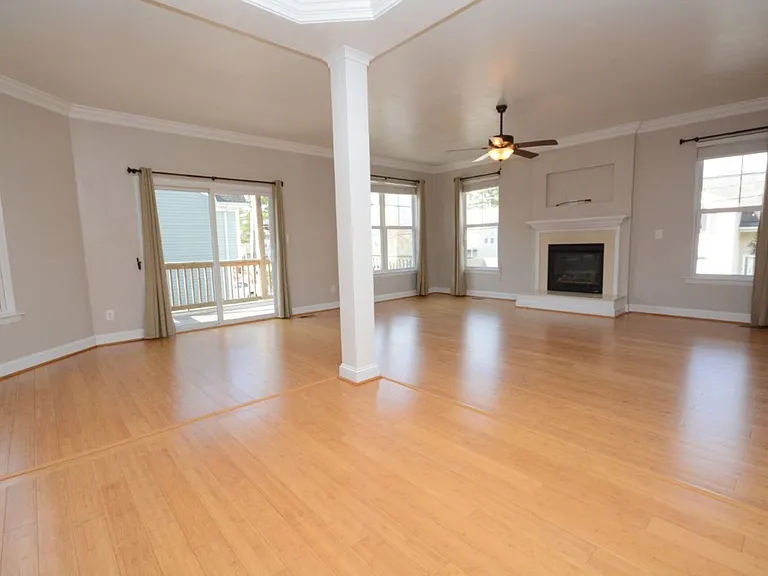 2216 E Berrie Cir — Photo 6