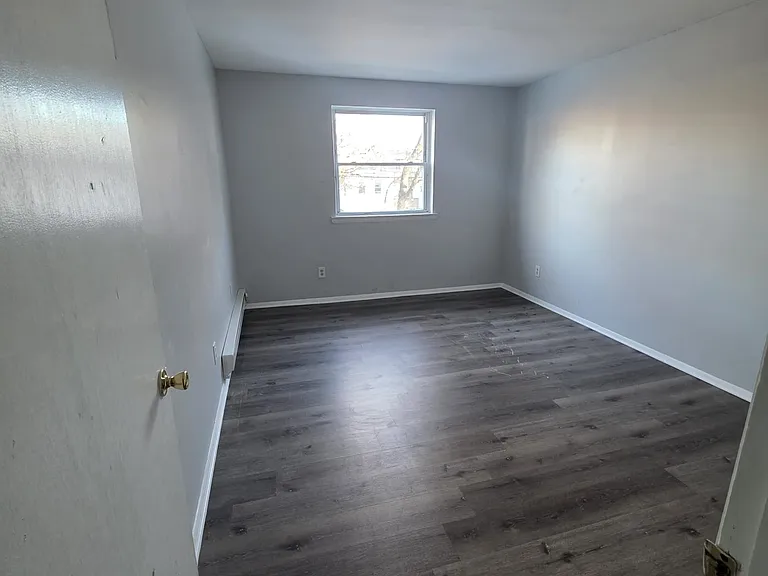 925 E 21st St #21 — Photo 5