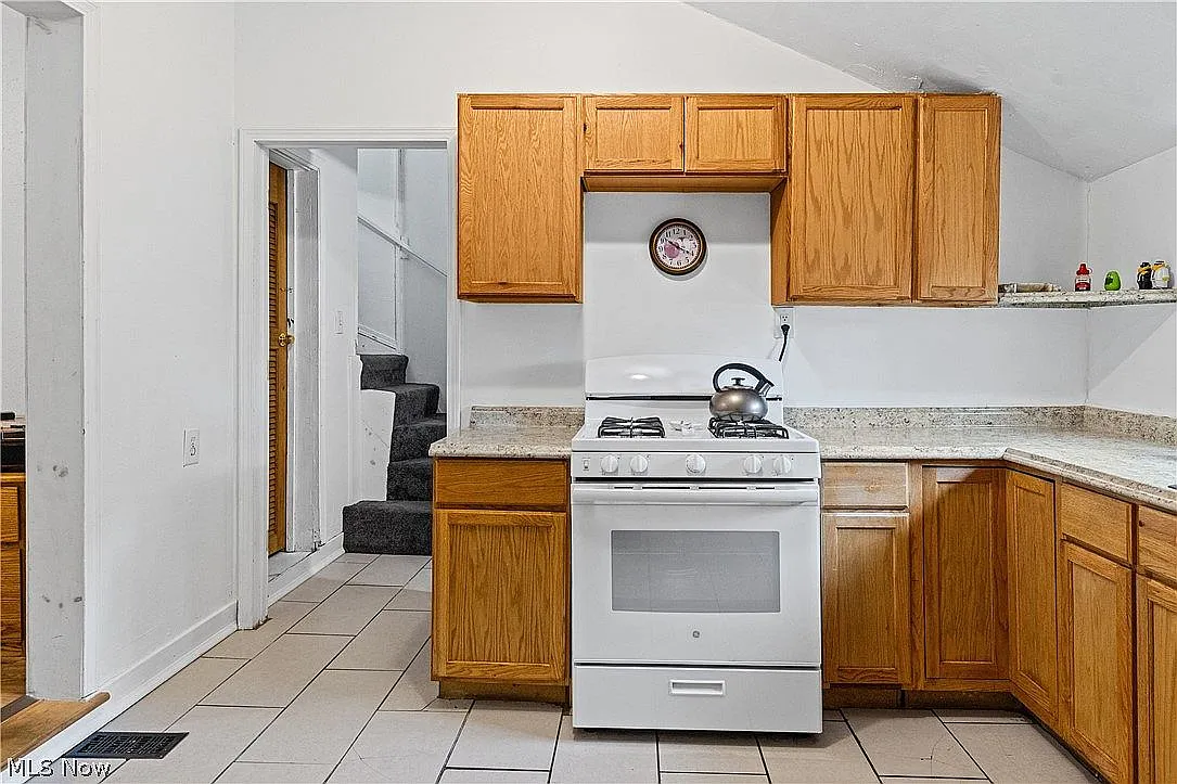 4 bed, 1104 sqft, $2,983 — Photo 4
