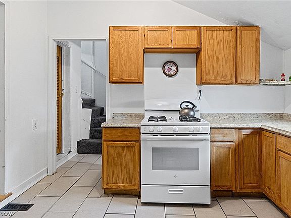 4th image of 3417 Wade Ave
