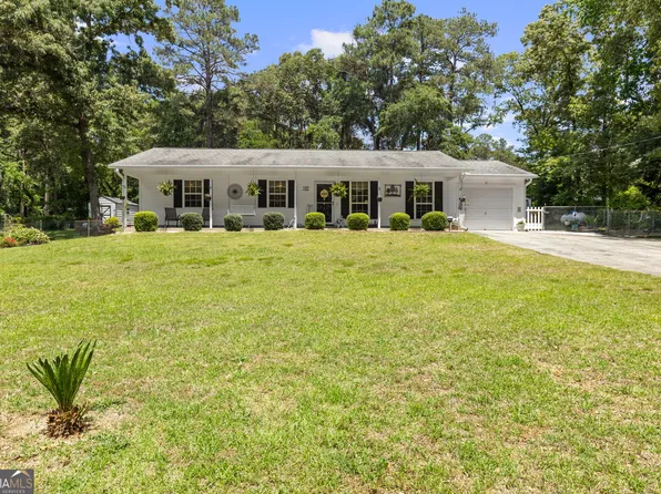 305 N Lake Dr, Perry, GA 31069