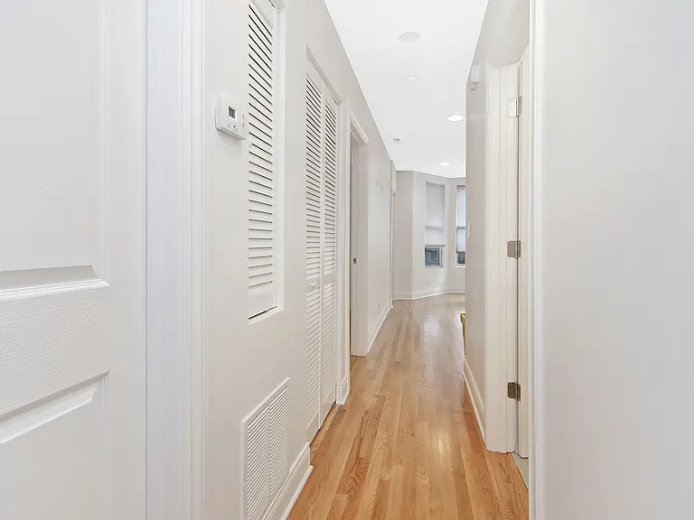 2512 N Marshfield Ave #1 — Photo 5