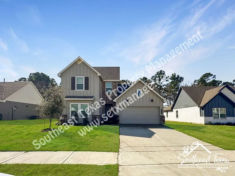 111 Lakeway Cir