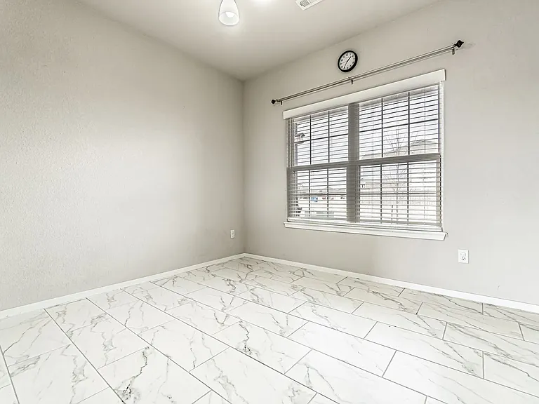 6609 Warrington Rd — Photo 7