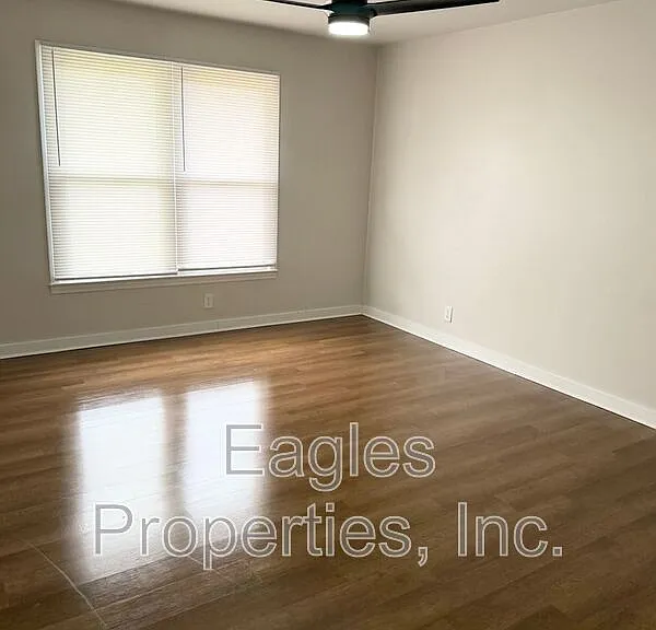 1205 Simpson St — Photo 11