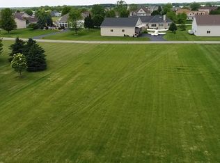 2809 Stinson St, Poplar Grove, IL 61065