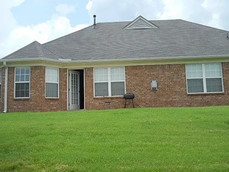 4236 Louden Dr — Photo 20