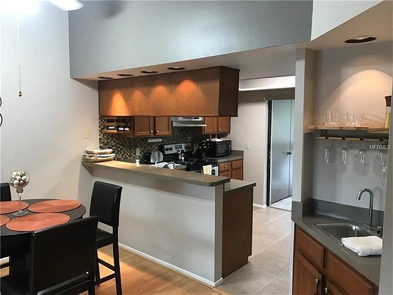 2 bed, 930 sqft, $1,600 — Photo 2