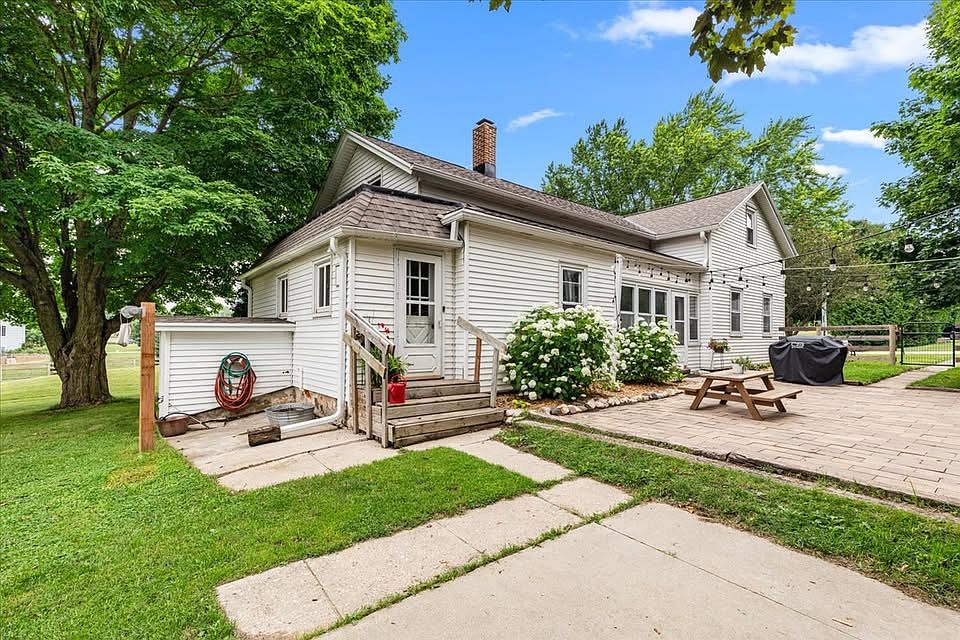 beautiful patio off side of home