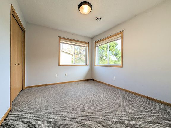 5th image of 1140 Greenvale Ave W Unit B