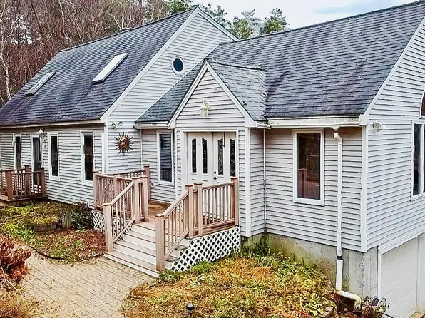 10 Trowbridge Drive, Merrimack, NH 03054