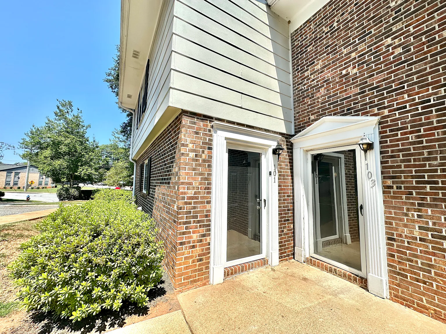 3 bed, 2.5 bath, 1656 sqft, $1,495 — Photo 2