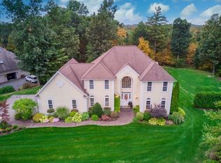 92 Pine Grove Cir, East Longmeadow, MA 01028