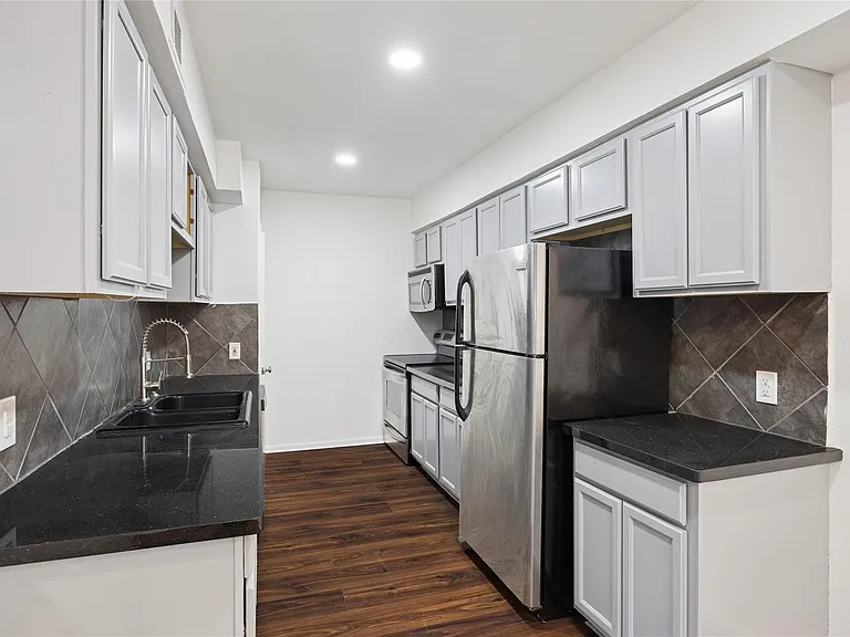 705 Harold St #2 — Photo 6