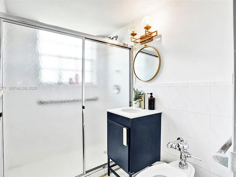 6484 Indian Creek Dr #208 — Photo 11