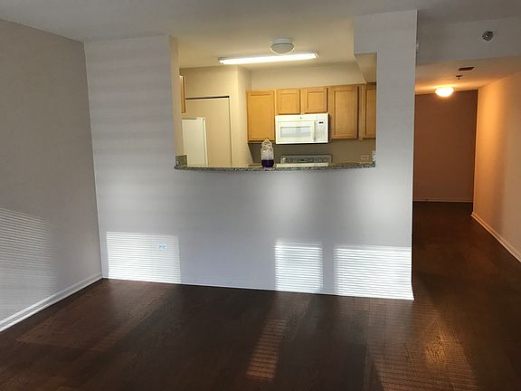3rd image of 345 N Lasalle St #2604