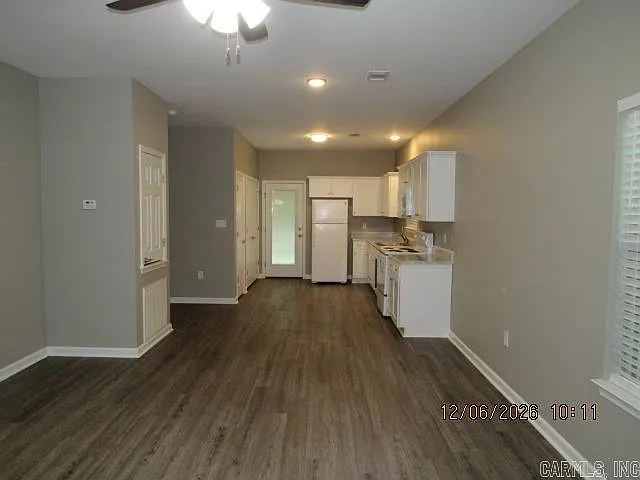 2135 Hickory St — Photo 4