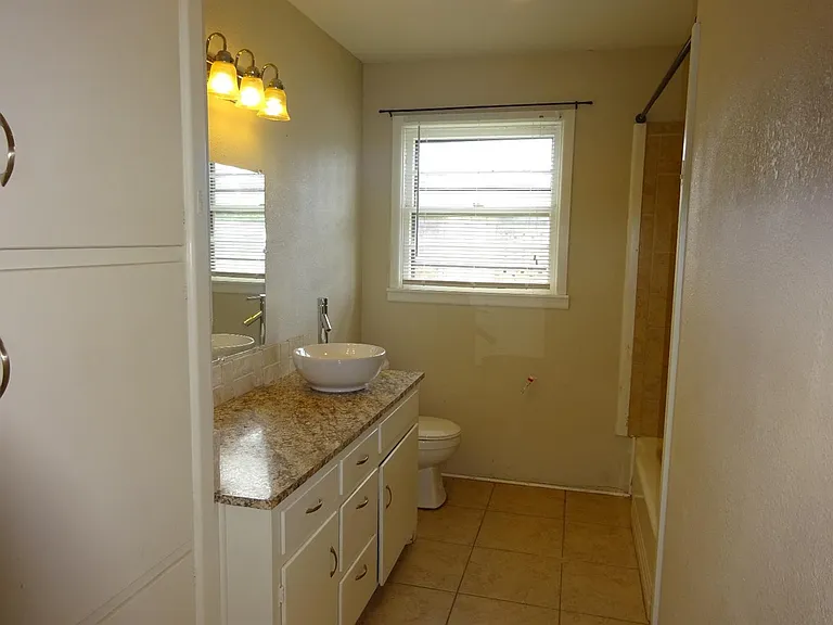 5204 14th St — Photo 2