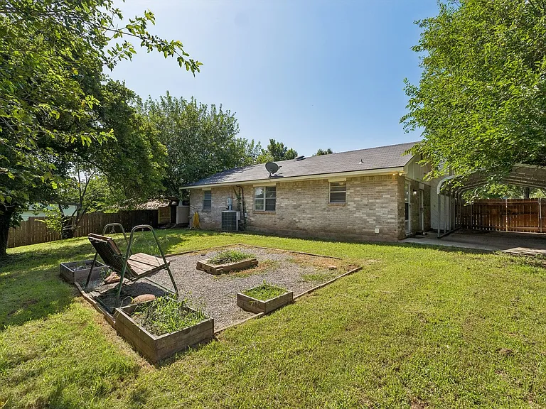 3401 E Noble Dr — Photo 30