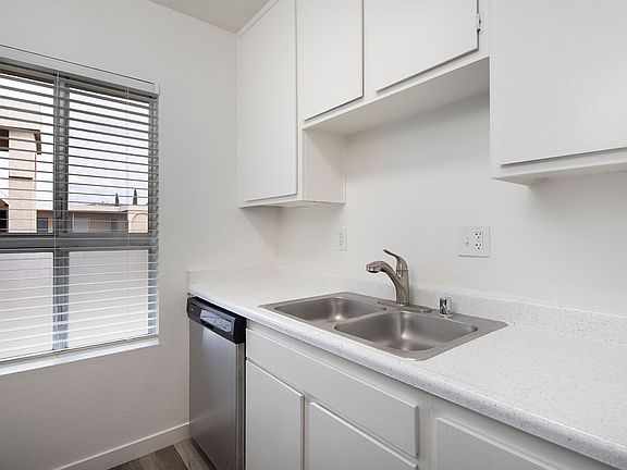 5th image of 1072 E Madison Ave E #22