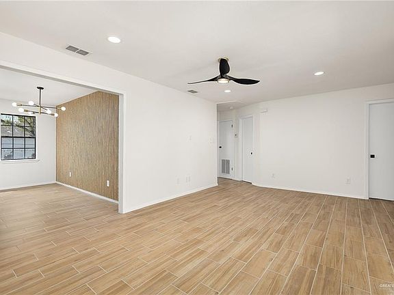 3rd image of 112 N Tecate Dr