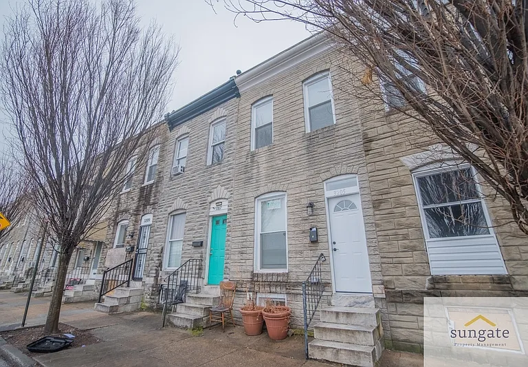 3205 Esther Pl — Photo 1