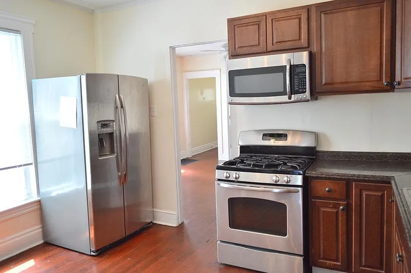 5 bed, 2060 sqft, $3,250 — Photo 4