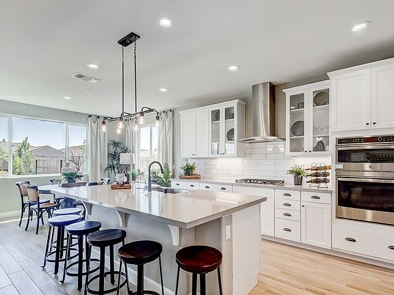 Breakfast bar in kitchen