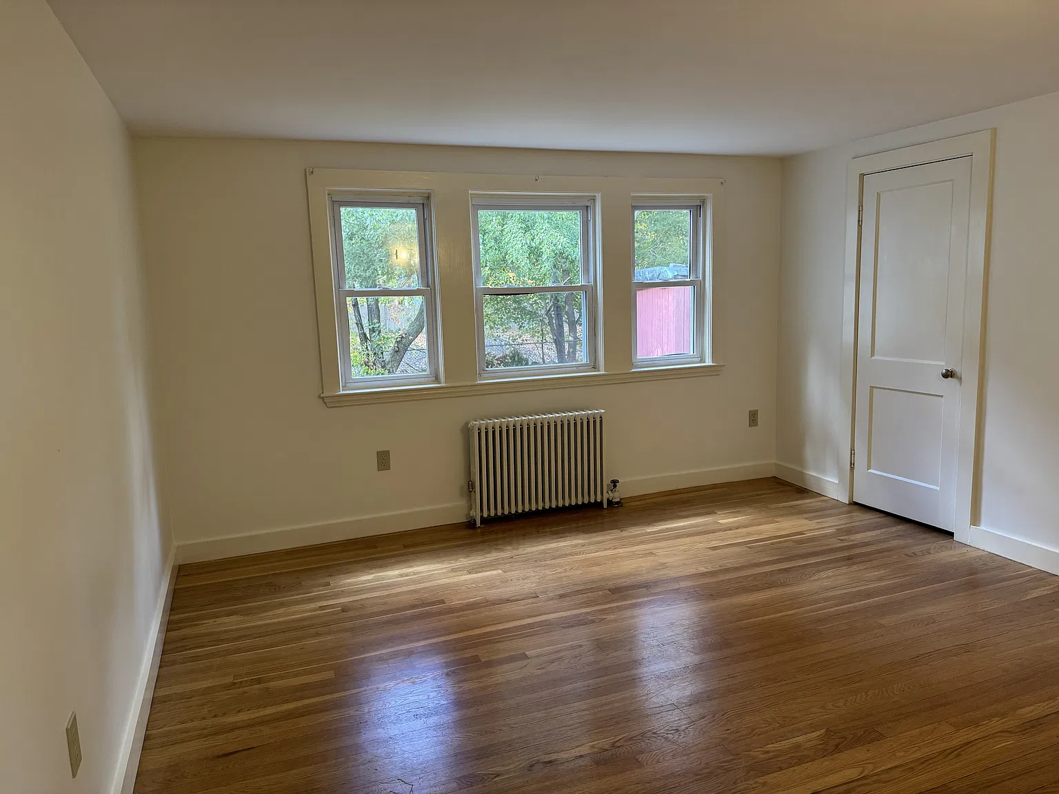 2 bed, 800 sqft, $2,400 — Photo 3