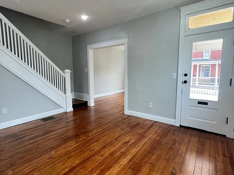 31 N Poplar St — Photo 7