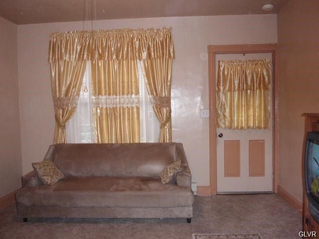 2nd image of 4025 N Halstead St