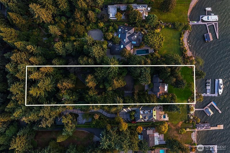 4th image of 3639 Hunts Point Road