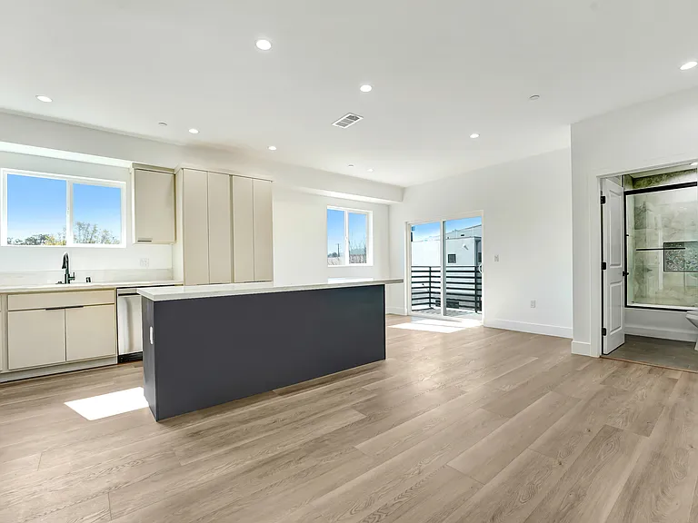 4338 La Clede Ave — Photo 1