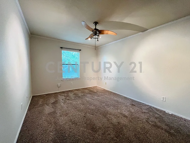 5759 Cedar Creek Dr — Photo 16
