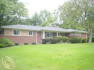33039 Hearthstone Rd, Farmington Hills, MI 48334