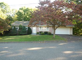6 Mohawk Cir, Danbury, CT 06811