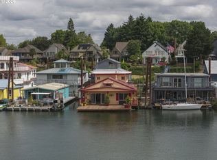 550 N Tomahawk Island Dr, Portland, OR 97217