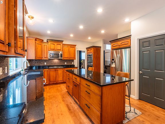Kitchen-Island>